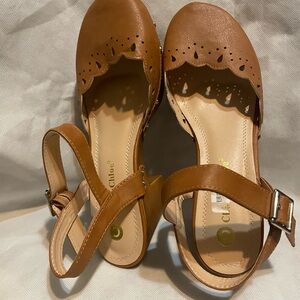 Chloe Women's Tan Leather Cut-Out Sandals